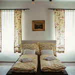 Fuestifecske Apartmanhaz * Aszofo