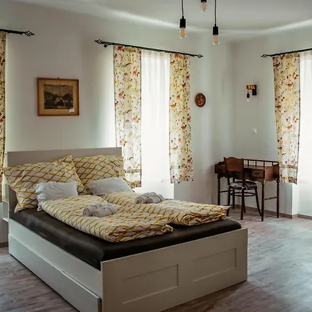 Fuestifecske Apartmanhaz Appartement *