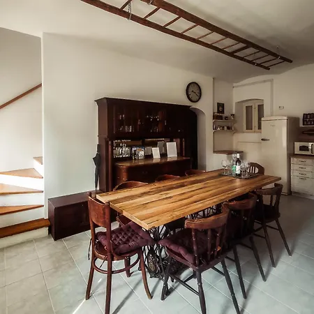 Fuestifecske Apartmanhaz * Aszofo