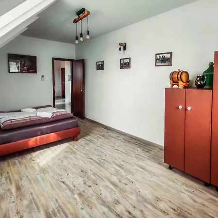 Fuestifecske Apartmanhaz *