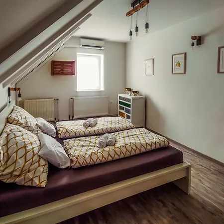 Fuestifecske Apartmanhaz Aszofo