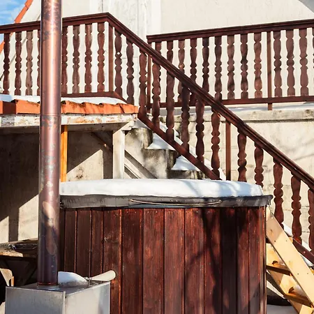 Fuestifecske Apartmanhaz
