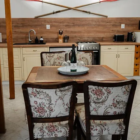 Fuestifecske Apartmanhaz アパート Aszófő