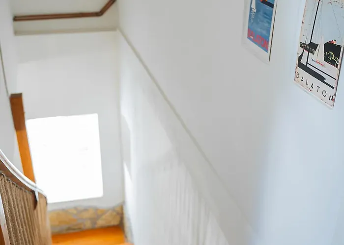 Fuestifecske Apartmanhaz アパート *